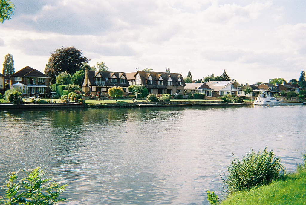 Quiet neighborhood in London, UK photo on Sunsurfer